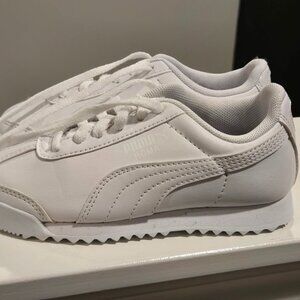 All white Kids Pumas Sneakers size 10 toddler Shoes